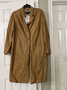 GRÖSSE 18 $ 1295 NEU MIT ETIKETT Marina Rinaldi CAMEL Lederdesign Kragen KNOPF LANGE JACKE - Bild 1 von 6