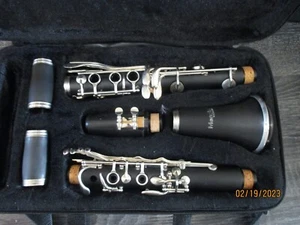 Mendini  Clarinet with case - Picture 1 of 5