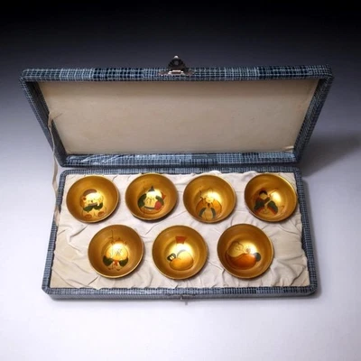 TM29 Vintage Japonés 7 Tazas de Sake de Madera Lacada, Siete Dioses de la Suerte Foto 1 de 4