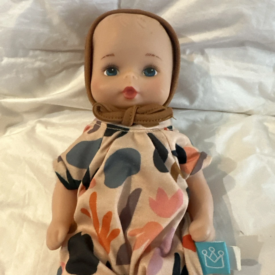 Juguete Manhattan plástico suave ojo azul bebé muñeca juguete 11” 2018 Vietnam Foto 1 de 4