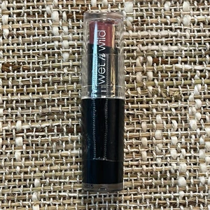 Wet N Wild 912C In The Flesh Lipstick Sealed Flaw - Picture 1 of 3