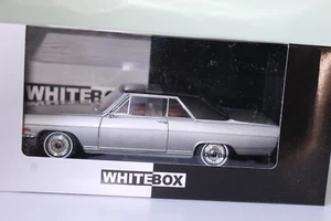 CAJA BLANCA 1:24 OPEL DIPLOMAT A CUPÉ - PLATA/NEGRO 1965 WB124082 - Imagen 1 de 2