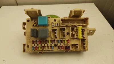 2ADFTV CENTRALINA PORTA FUSIBILI PER TOYOTA Avensis Berlina 2° Serie (03>08) Di - Immagine 1 di 3