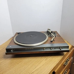 Tocadiscos Realistic LAB-500 totalmente automático acabado madera de nogal funciona - Imagen 1 de 12