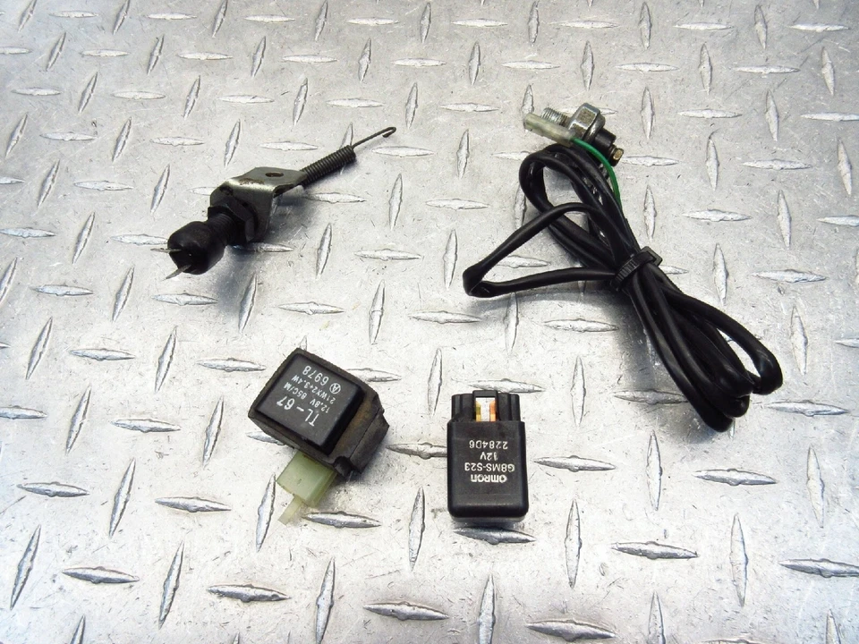 1995 93-95 Suzuki GSXR 750 GSXR750 Lote Sensor Aceite Interruptor Trasero Relé Fabricante Original Funciona Foto 1 de 4