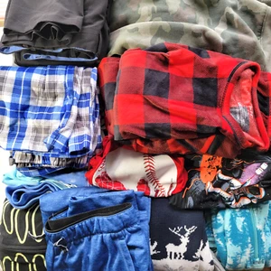 31 Talla 12 a 18 Excelentes Trajes Camisas Prendas para dormir Pantalones Cortos Muchos Cat & Jack - Imagen 1 de 24