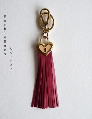 FURLA CUORE Cuero Borla Frambuesa CORAZÓN MEDALLÓN Dije Llavero Llavero Nuevo con Etiquetas Foto 1 de 4