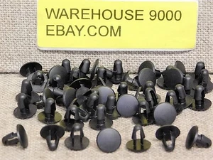 50 clips de retención de sello de capucha Auveco 18297 fabricante de equipos originales Toyota: 90467-08004; 90467-08011 - Imagen 1 de 2
