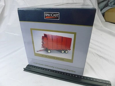 Spec Cast 1/16 International Harvester 120 Forage Wagon with Tandem Axle ZJD1920 - Image 1 of 4