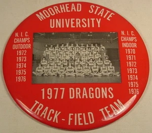 MOORHEAD STATE UNIVERSITY MN 1977 TRACK-FIELD TEAM PINBACK BUTTON - Picture 1 of 2