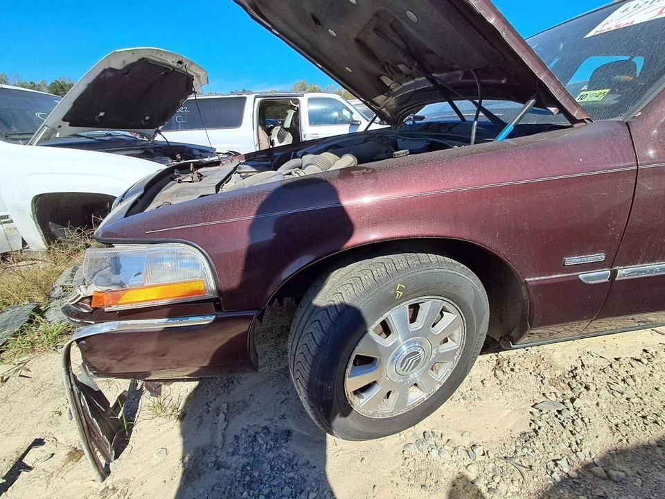 Mercury Grand Marquis 2003 conductor guardabarros izquierdo fabricante de equipos originales usado 140 k millas camioneta local Foto 1 de 4