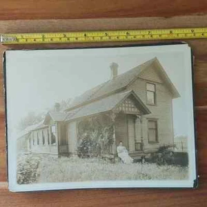 Antikes 9" Kabinettkartenfoto - junge Familie, Hund & Bauernhaus - Bild 1 von 2