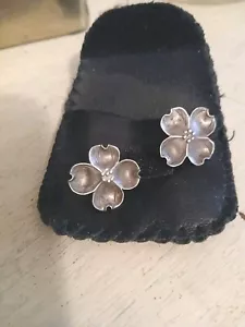 Beautiful Vintage Stuart Nye 925 Sterling Screwback Dogwood Earrings - Picture 1 of 6