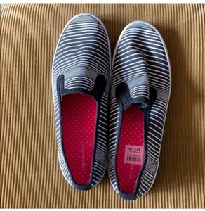 Women's City Sneaks Slip-On Canvas Sneakers with Stripes Print Pattern Size 6.5 - Picture 1 of 7