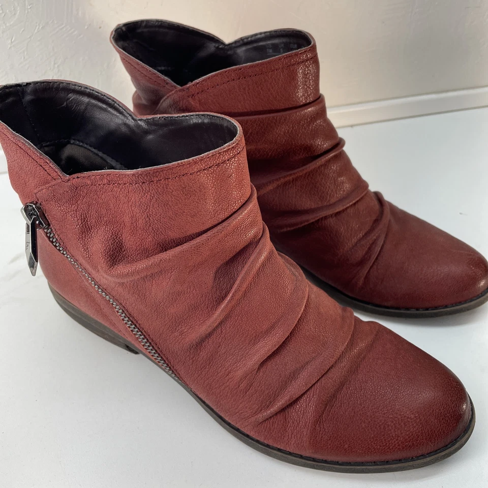 FERGIE Botín Para Mujer 7M Borgoña Rojo Cuero Cremallera Lateral Índigo WesternA/15 Foto 1 de 4