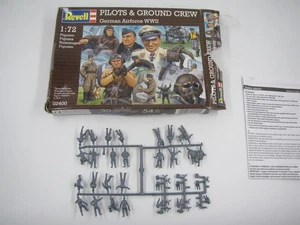 Revell Pilots & Ground Crew German Airforce WWII 1:72 Figure Set 02400 Kit - Picture 1 of 3