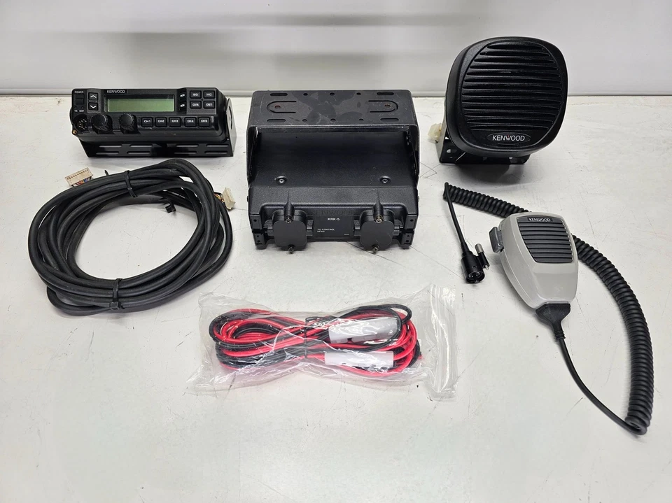 Radio móvil Kenwood TK-790 VHF (148-174 MHz) (montaje avanzado/remoto) Foto 1 de 4