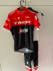 Trek Segafredo kit jersey and bib shorts - Bild 1 von 11