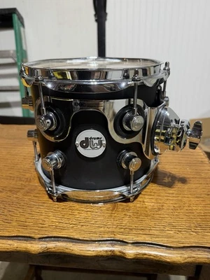 DW Design Series 7X8 Tom Negro Satinado Foto 1 de 4