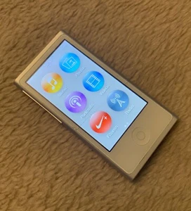Apple iPod Nano 7th Gen 16GB Silver - Picture 1 of 3
