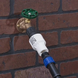 Regulador de presión de riego por goteo Raindrip 45200UB ABS negro 100 PSI 3/4 pulg. - Imagen 1 de 1