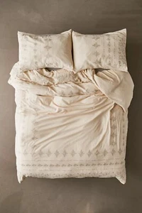Funda nórdica Urban Outfitters Dawson bordada teñida cruzada talla king crema - Imagen 1 de 7