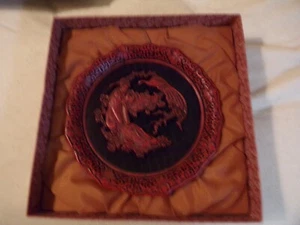 Vintage Chinesischer 9,5" Zinnober Teller "The Sense of Sight" Orig. Box & Certs REDUC - Bild 1 von 4