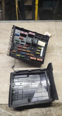 08-10 VW PASSAT 13-17 VW CC 15-17 AUDI Q3 2.0L CAJA DE FUSIBLES CiRCUIT BLOQUE RELÉ OEM Foto 1 de 4