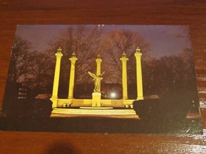 Vintage 1980 Postkarte Beneficence Monument, Ball State University, Muncie, IN - Bild 1 von 2