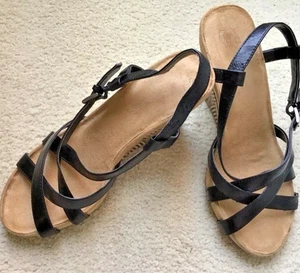 Naturalizer sandali donna neri in vernice con zeppa espadrillas marrone misura 7,5 - Foto 1 di 6