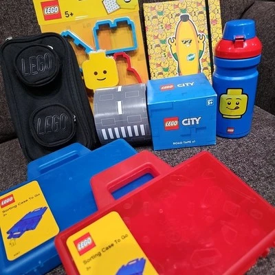 NUEVO Paquete Lego Cuaderno Bolsa Cortadores de Galletas Botella Cinta de Carretera 2 Estuches de Almacenamiento Foto 1 de 4