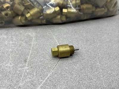 NEW NO BOX Clippard MAV-3 Valve, Normally Closed, 3-Way, 10/32 threads