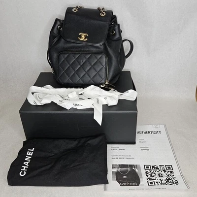 香奈儿绗缝鱼子酱皮革亲和背包钱包带防尘袋和盒 — 第 1/4 张图片