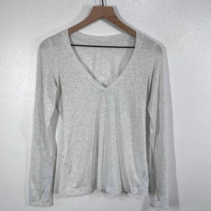 Lululemon Womens Gray V-Neck Long Sleeve Top Size 6 Wundermost Nulu Yoga Shirt - Picture 1 of 6