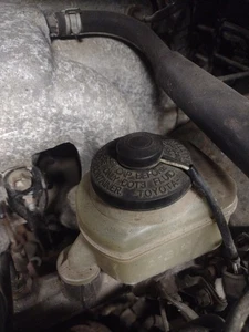 TOYOTA LAND CRUISER FZJ80 95 CILINDRO MAESTRO DEPÓSITO TAPA LÍQUIDO FRENOS SOLAMENTE - Imagen 1 de 2