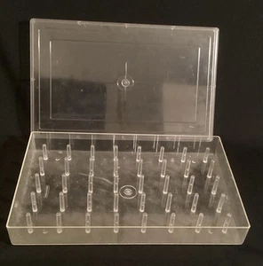 Vintage Nähen Klar Faden Halter Box Organizer 40 ct mit Deckel & Fadenspulen - Bild 1 von 3