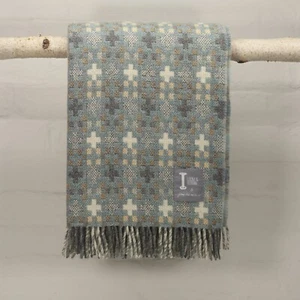 Loom & Bobbin UK Made Wolldecke Welsh Tapestry / Fair Isle Design - Duckegg - Bild 1 von 8