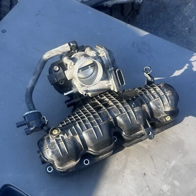 Toyota Prius V 2010 2011 2012 2013 2014 2015 1,8 L L L4 híbrido colector de admisión OEM Foto 1 de 4