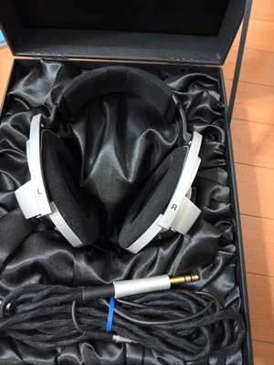 Sennheiser HD800 Reference Headphones – Open-Back, Made in Germany Used - Image 1 of 4