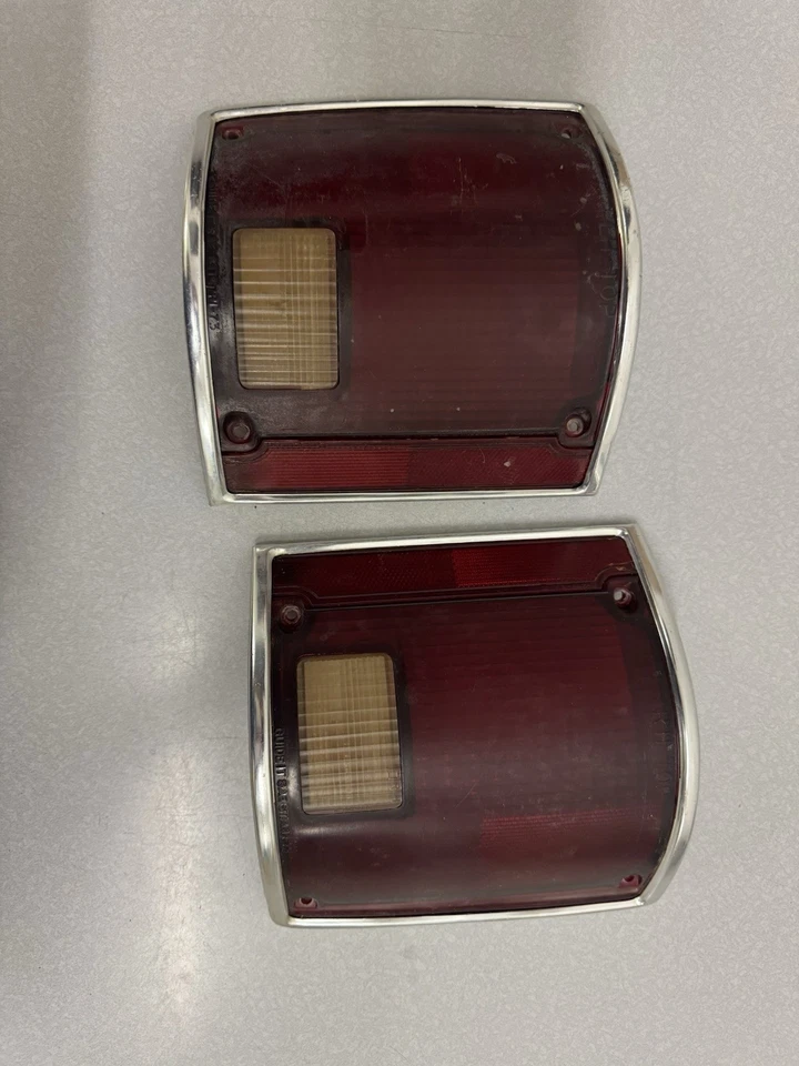 Luces traseras para camioneta Chevy C10-30 GMC K10-30 1973-1987 OEM Foto 1 de 4