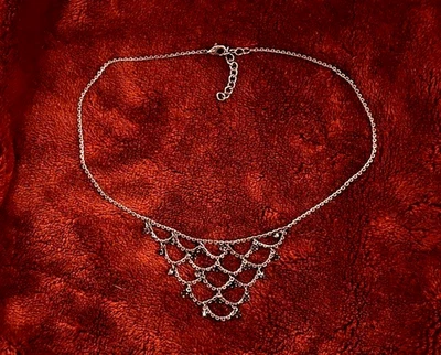 Collar, plata/negro, diseño encaje, excelente estado, 17,5 pulgadas de largo Foto 1 de 4