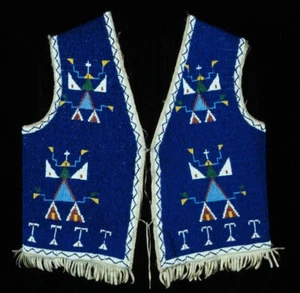 Vecchio gilet Powwow stile americano Sioux completamente con perline davanti scamosciato nascondi dietro NV55 - Foto 1 di 3