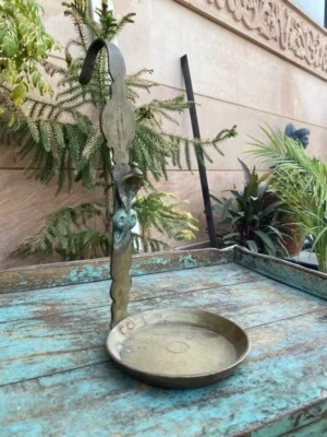 Antigua figura de serpiente de latón antigua del sur de la India Shiva Abhishek lámpara de pie Foto 1 de 4