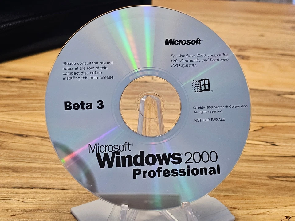 ULTRA RARE: Microsoft Windows 2000 Professional x86 Beta 3 - Image 1 of 1