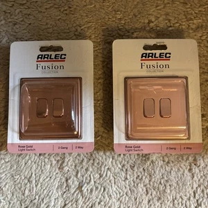 Arlec Roségold Fusion Lichtschalter 2 Gang 2 Wege x 2 zu verkaufen Neu im Karton - Bild 1 von 5