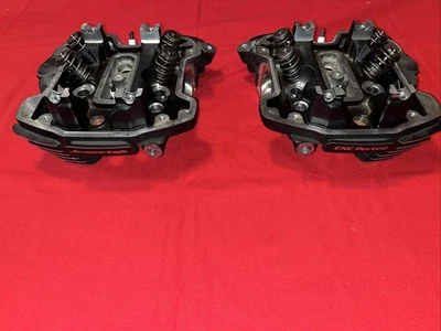 Cabezas de cilindro OEM HARLEY-DAVIDSON 17-24 Touring M8 Screamin Eagle REFRIGERADAS POR ACEITE Foto 1 de 4