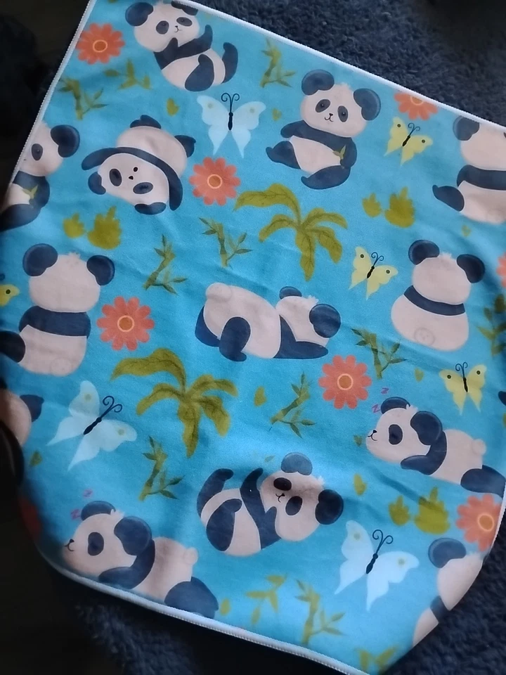 Estampado Panda y Flores.Manta de Sujeción Mascota Talla S 16x16 Foto 1 de 3