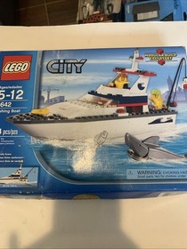 Sealed LEGO CITY: Fishing Boat (4642) Shelf Wear Eh8