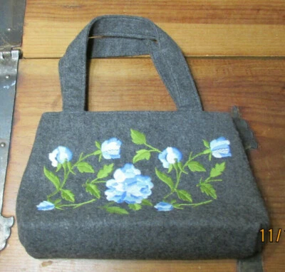 VALERIE STEVENS СЕРЫЙ ФЛАНЕЛЕВЫЙ КОШЕЛЕК ВЫШИТЫЙ СИНИЙ ЦВЕТЫ АЛЬТЕРНАТИВНЫЙ РЕМЕНЬ - Изображение 1 из 4