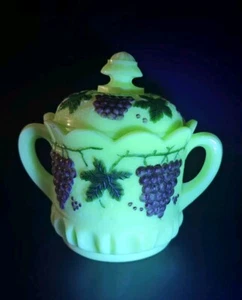 Large Vintage Glowing Custard Glass Biscuit Jar 8" X 8" - Picture 1 of 11